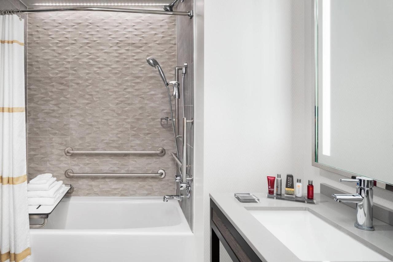 King Room with Adapted Tub - Mobility Accessible at Lancaster Marriott at Penn Square