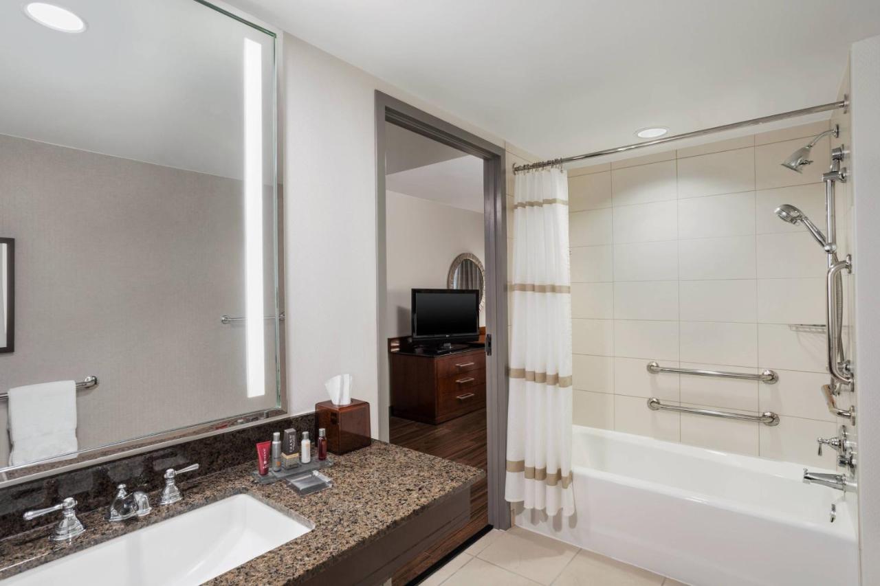 King Room with Roll-in Shower - Mobility Accessible at Lancaster Marriott at Penn Square