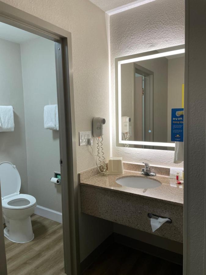 King Room - Non-Smoking at Days Inn by Wyndham Florence Near Civic Center
