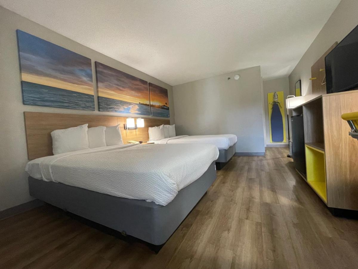 Double Room with Two Double Beds - Non-Smoking at Days Inn by Wyndham Florence Near Civic Center