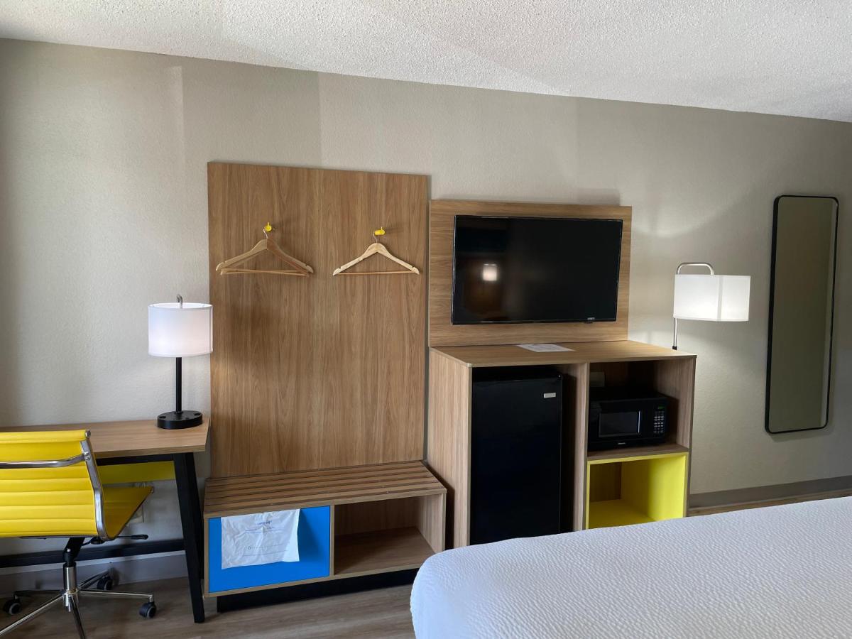 Double Room with Two Double Beds - Non-Smoking at Days Inn by Wyndham Florence Near Civic Center