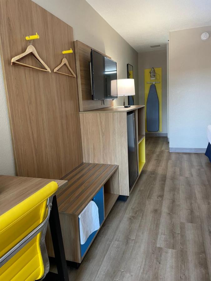 King Room - Non-Smoking at Days Inn by Wyndham Florence Near Civic Center