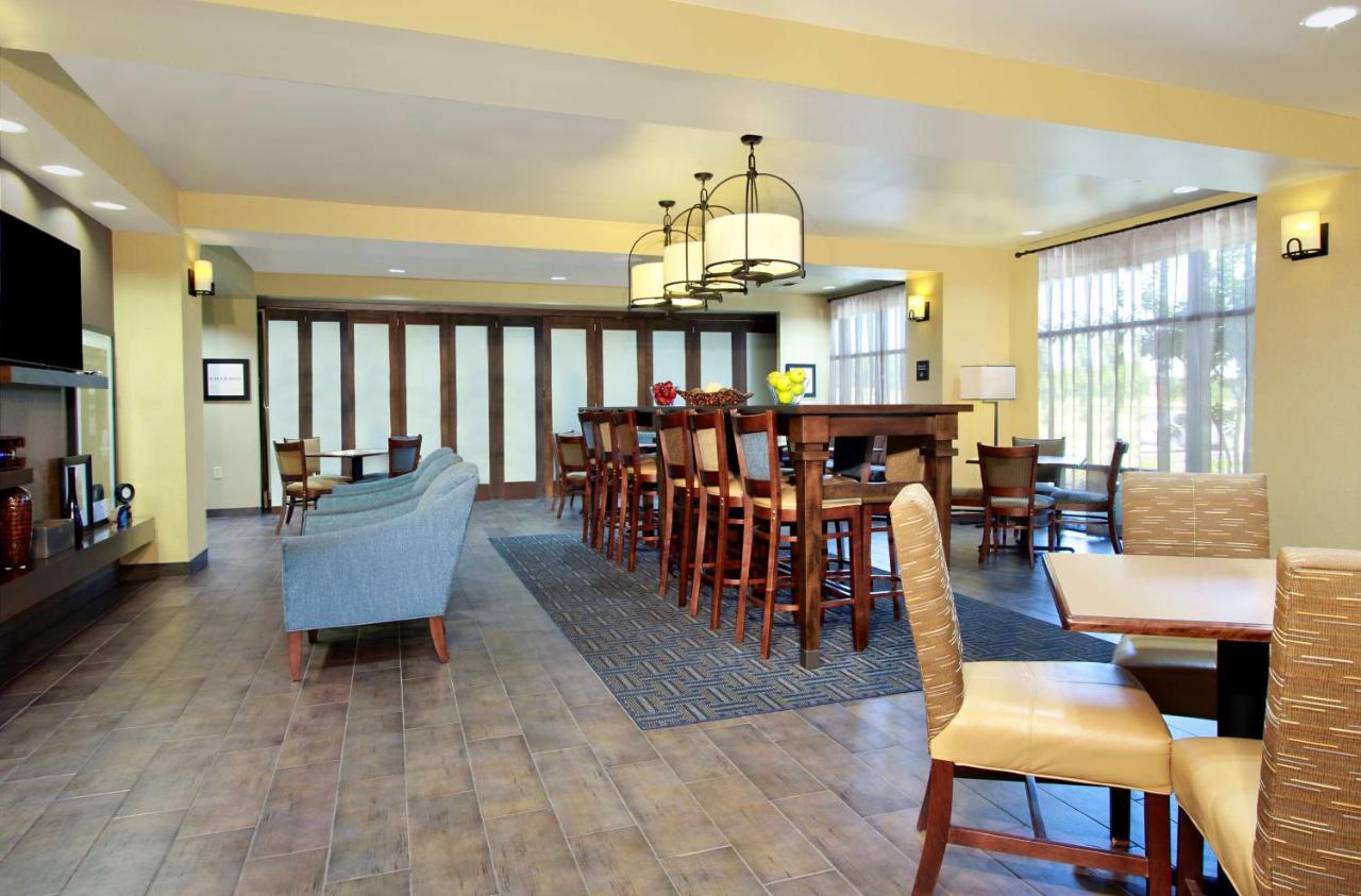 | Hampton Inn Winfield
