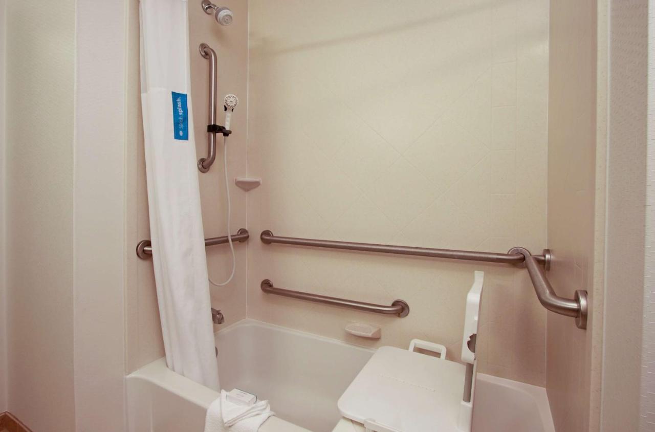 | Hampton Inn Winfield