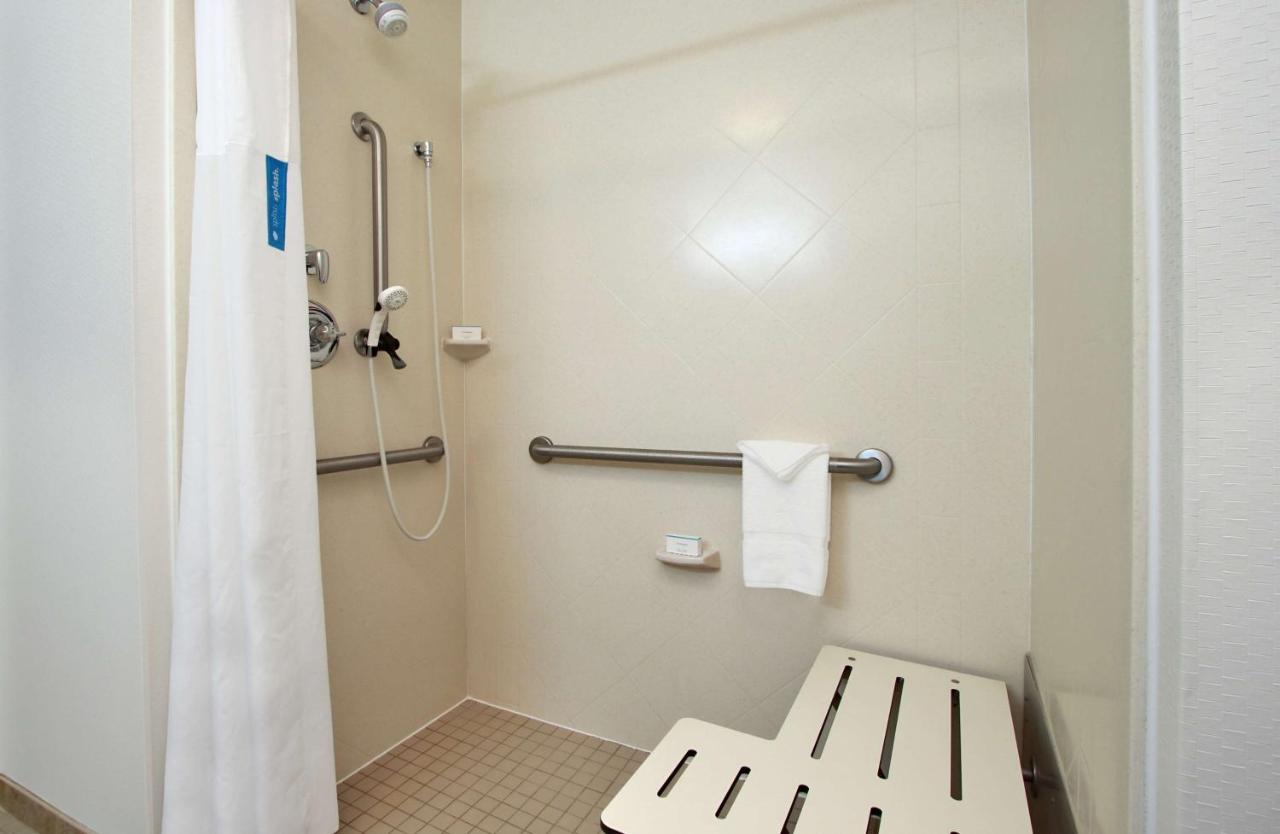| Hampton Inn Winfield