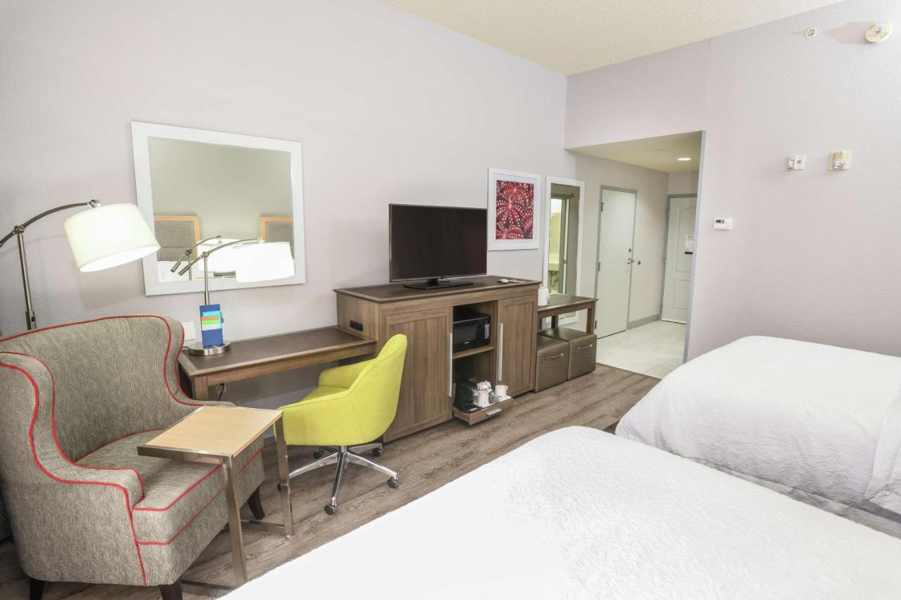 Queen Room with Two Queen Beds - Hearing Access/ Non-Smoking at Hampton Inn Jacksonville East Regency Square