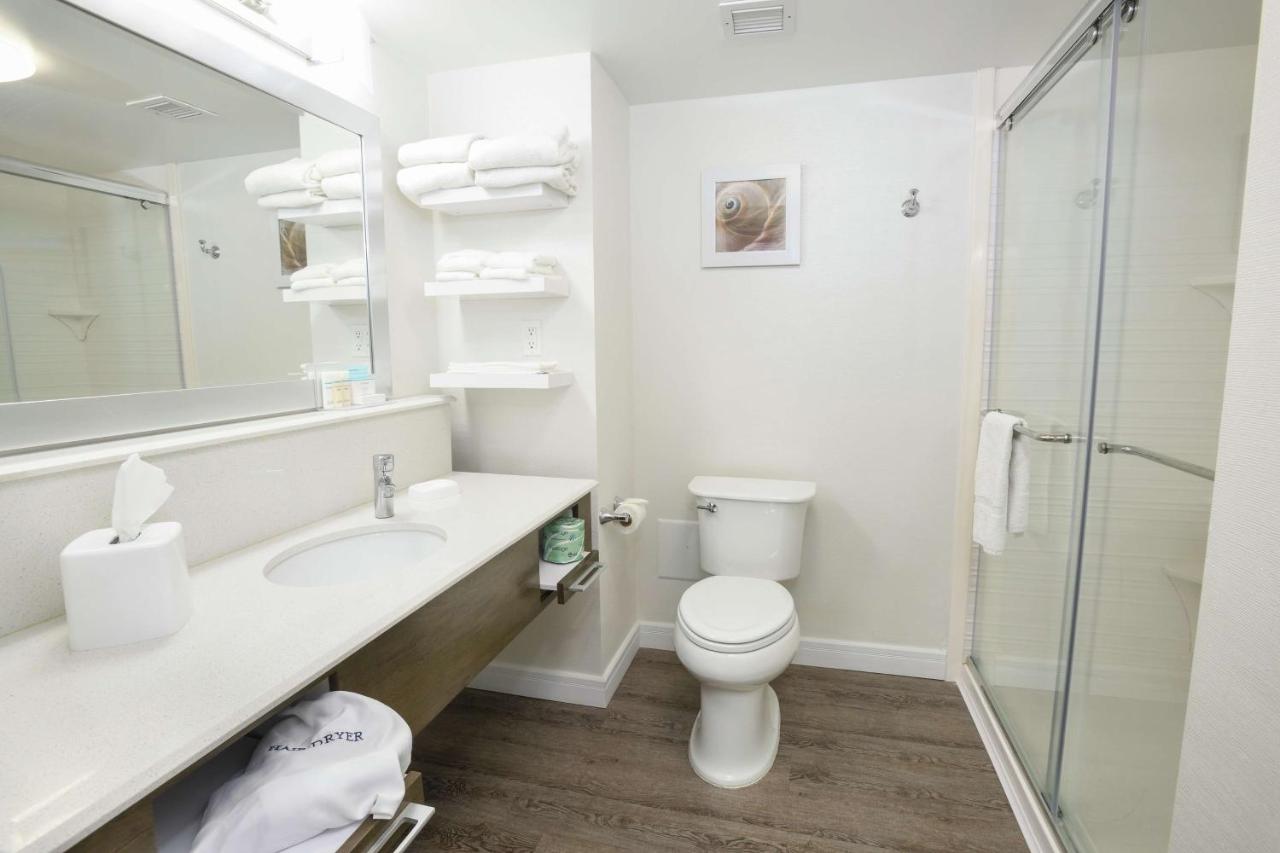 King Room - Non-Smoking at Hampton Inn Jacksonville East Regency Square