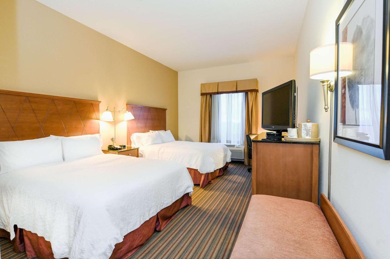 Queen Room with Two Queen Beds - Disability Access/Non-Smoking at Hampton Inn Hampton-Newport News