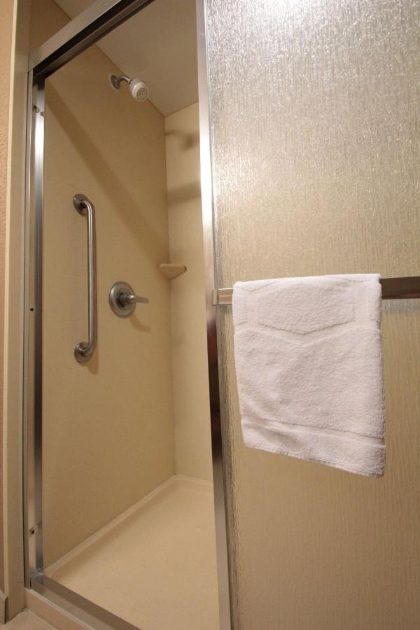 King Room - Non-Smoking at Hampton Inn Hampton-Newport News