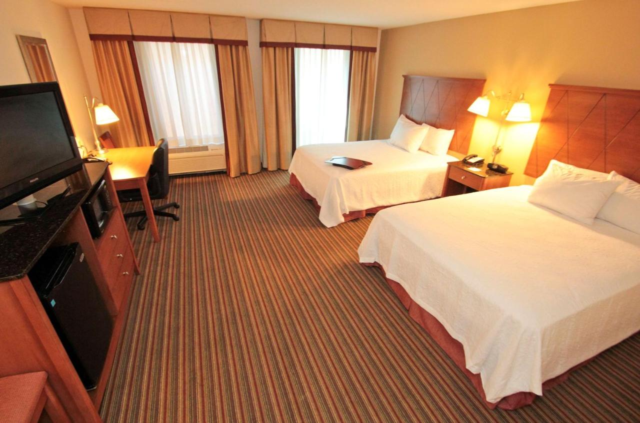 Queen Room with Two Queen Beds - Disability Access/Non-Smoking at Hampton Inn Hampton-Newport News