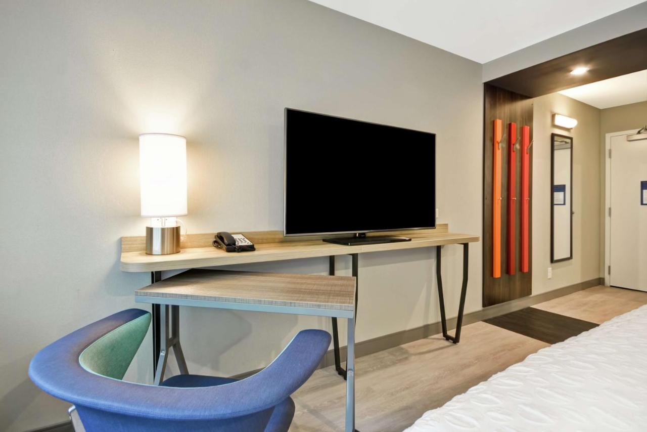 King Room at Tru by Hilton Chicopee Springfield