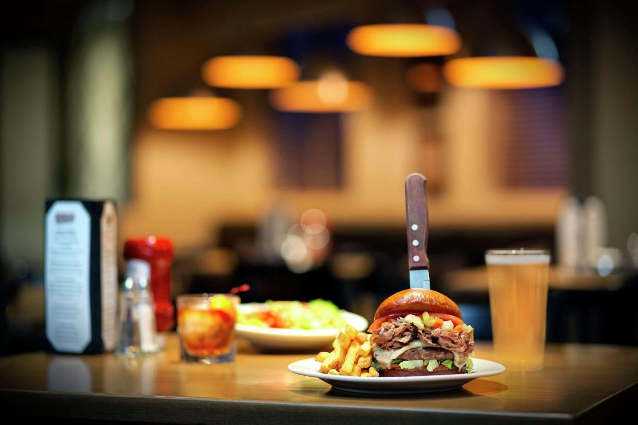  | DoubleTree by Hilton Chicago Midway Airport, IL