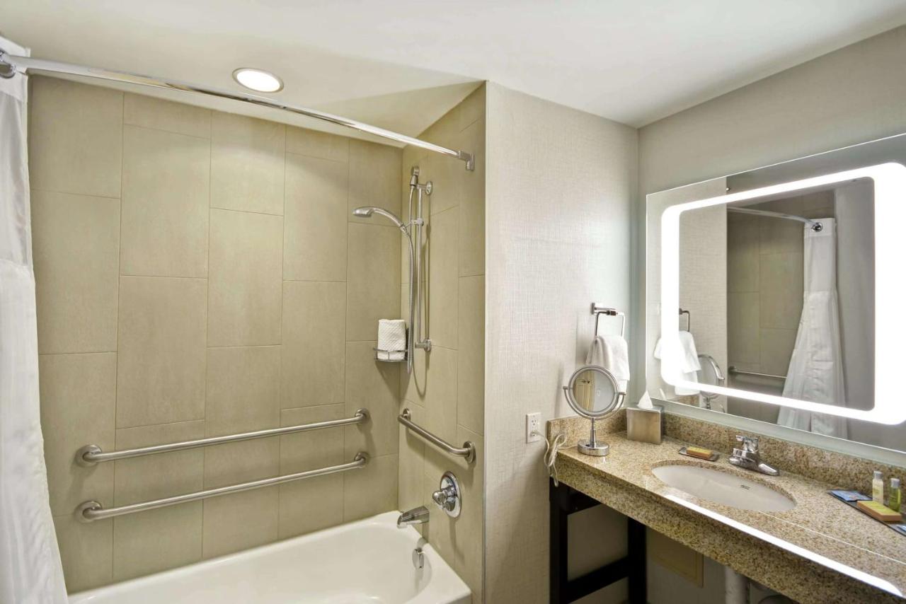  | DoubleTree by Hilton Chicago Midway Airport, IL