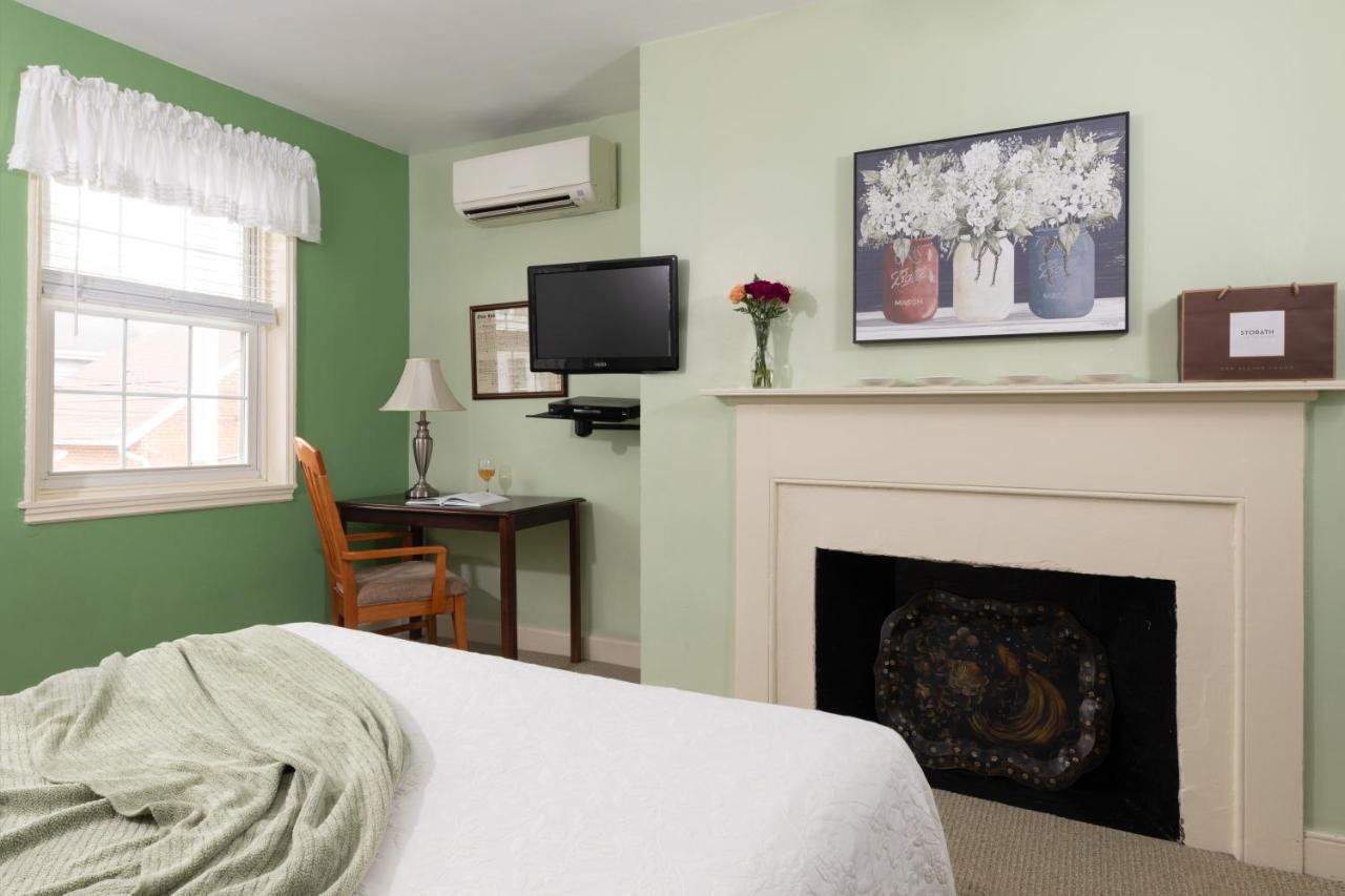  | Carlisle House Bed and Breakfast