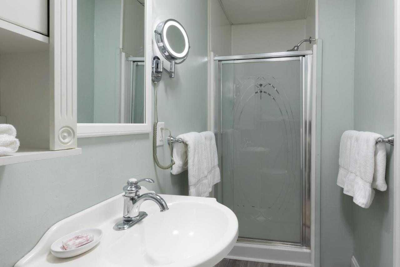  | Carlisle House Bed and Breakfast