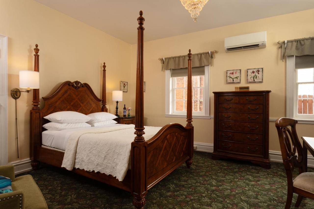  | Carlisle House Bed and Breakfast