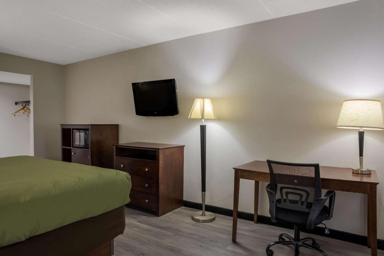 King Room - Non-Smoking at Quality Inn Toledo Westgate