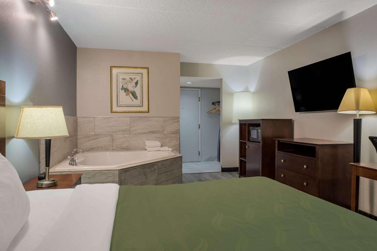Superior King Suite - Non-Smoking at Quality Inn Toledo Westgate