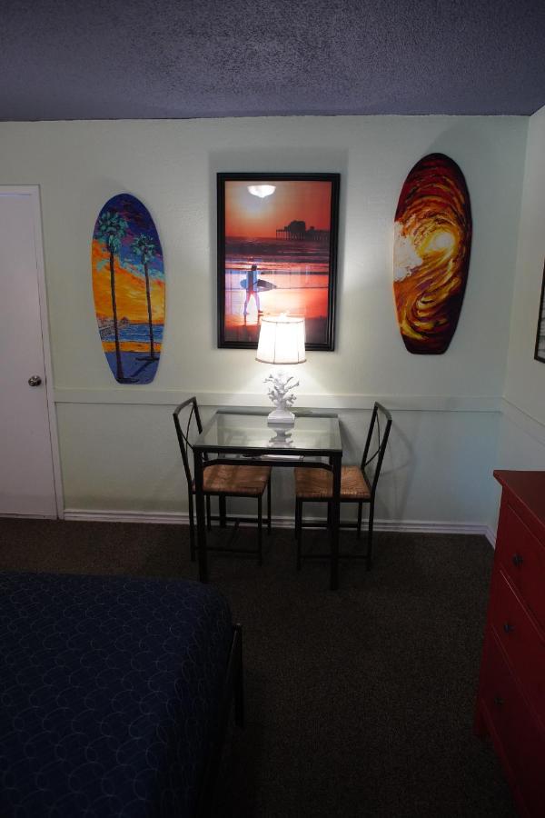 | Huntington Surf Inn
