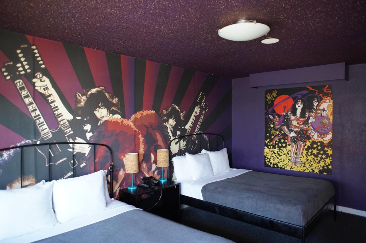 | Huntington Surf Inn