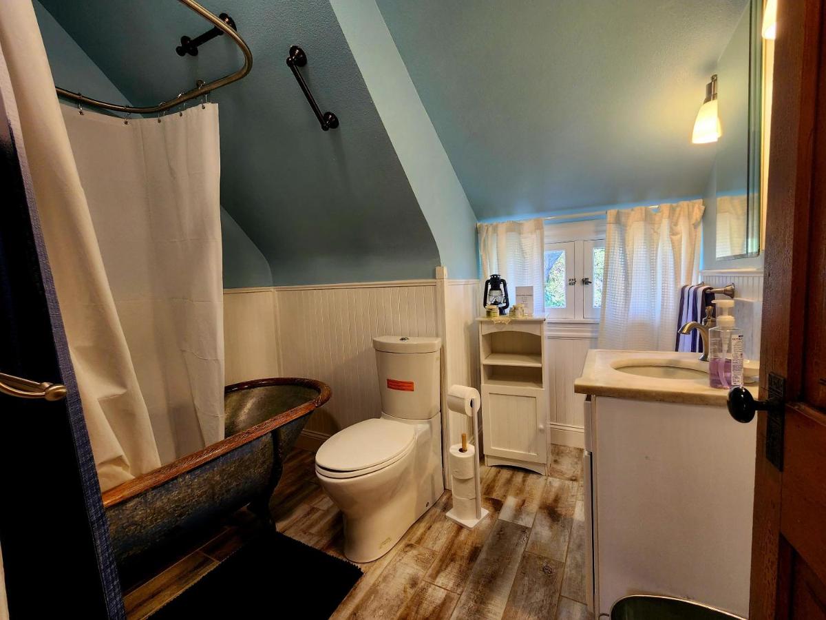| Downen House Bed & Breakfast