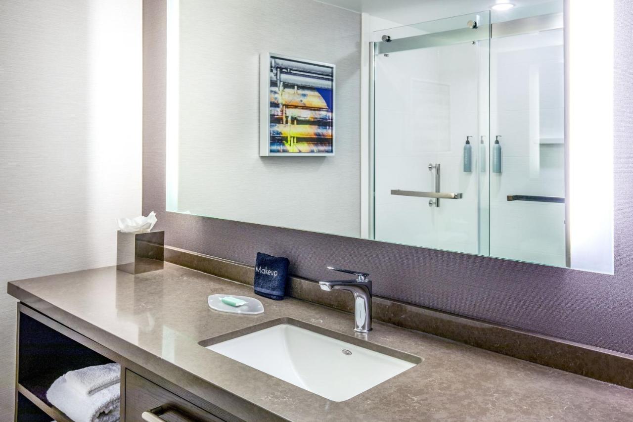King Room with Sofa Bed at Courtyard by Marriott Boston Billerica/Bedford