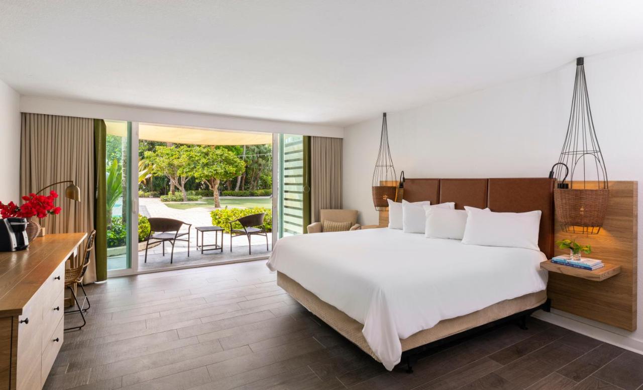 | Amara Cay Resort