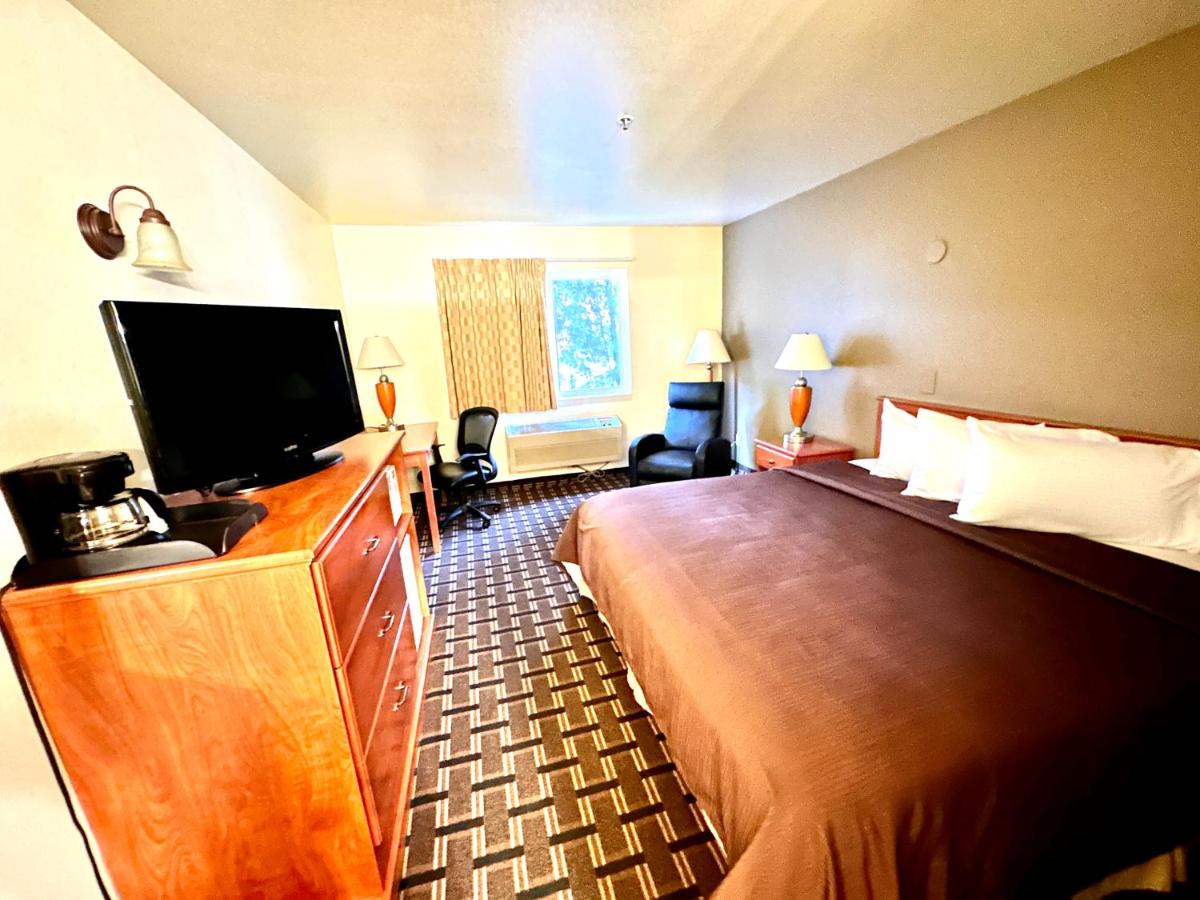 Double Room - Disability Access at FairBridge Inn & Suites Kellogg