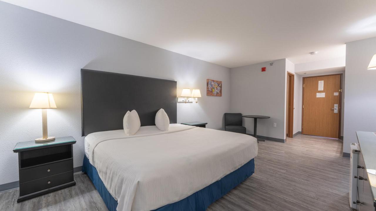 King Room at Schmidt's Creek Hotel