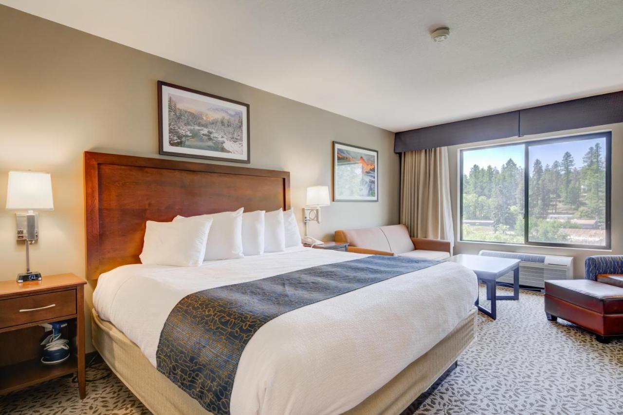 King Room with Sofa Bed and River View - Non-Smoking at Whitefish Riverfront Hotel