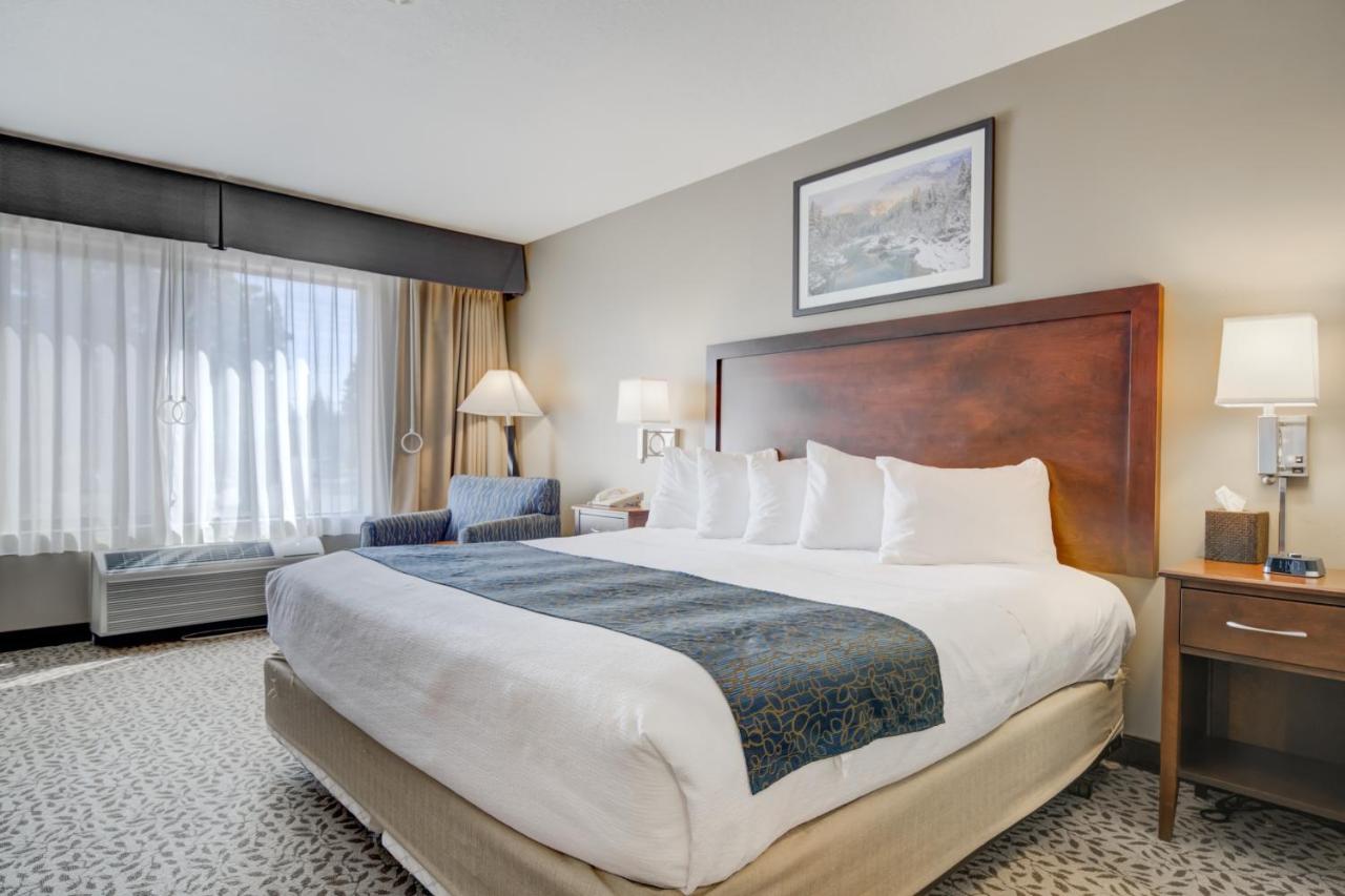 King Room with Roll-In Shower - Accessible/Non-Smoking at Whitefish Riverfront Hotel