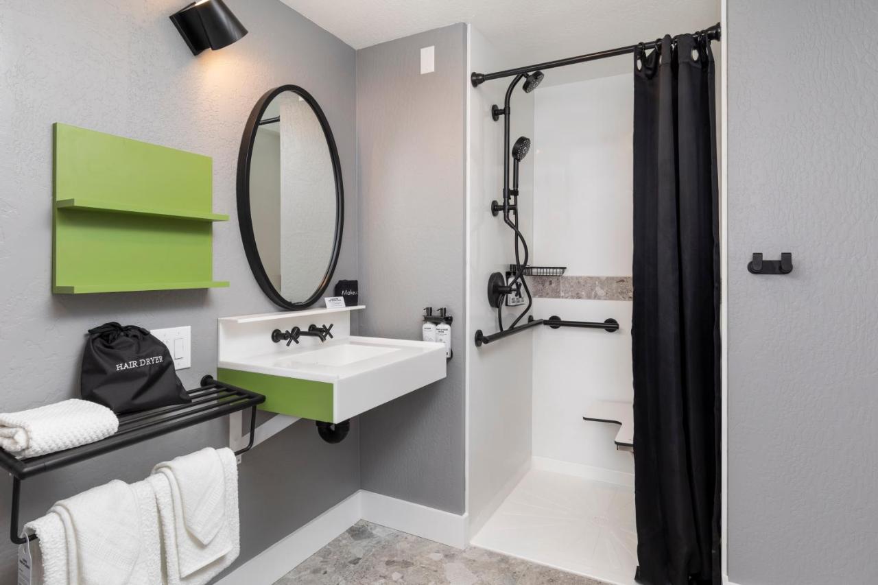 King Room - Accessible/Non-Smoking at Hotel Lumberjack