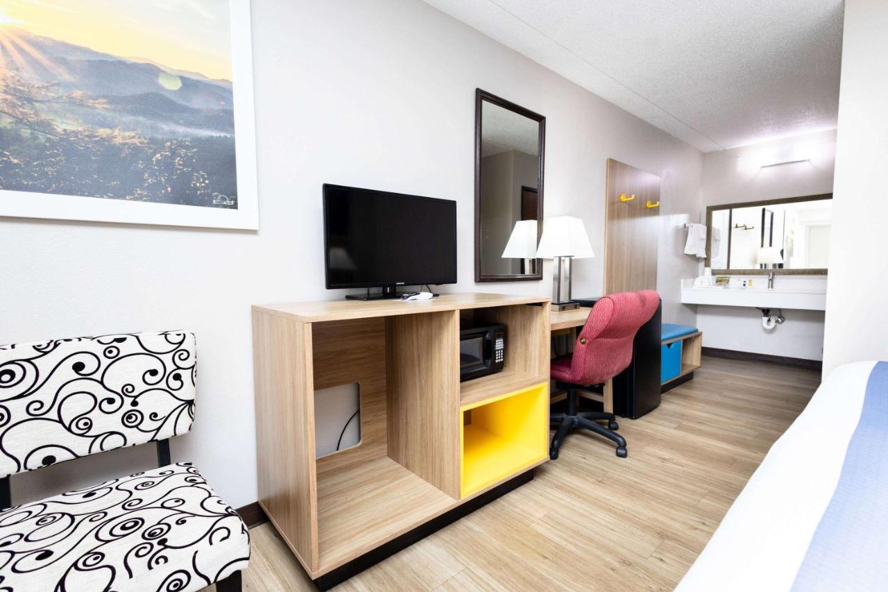 | Days Inn by Wyndham Dayton Huber Heights Northeast
