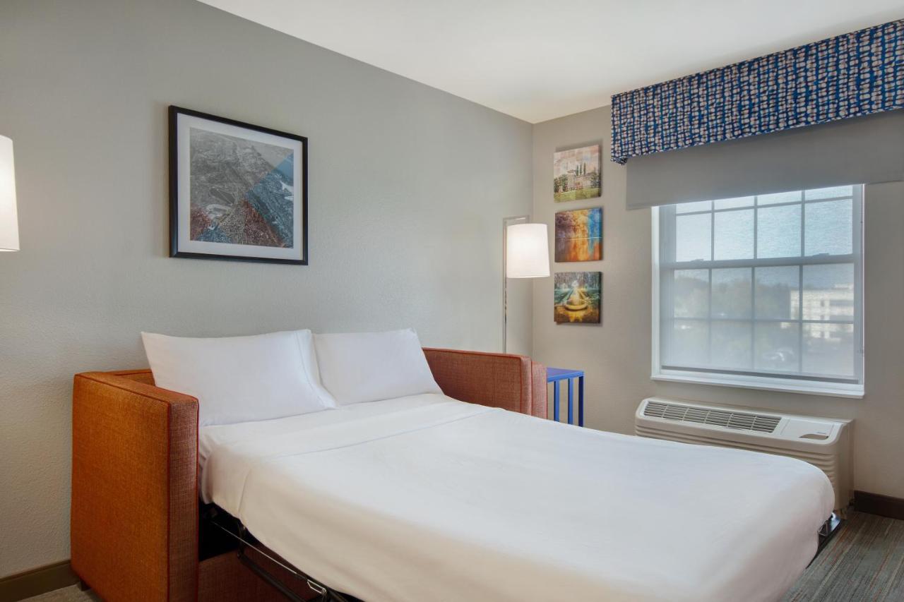 King Suite - Disability Access/Non-Smoking at Hampton Inn & Suites Yonkers