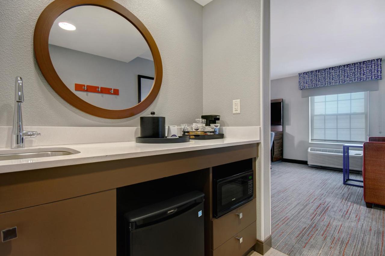 King Suite - Disability Access/Non-Smoking at Hampton Inn & Suites Yonkers