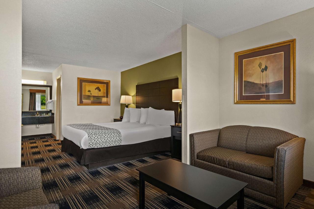 King Room with Spa Bath - Non-Smoking at Best Western Windsor Suites
