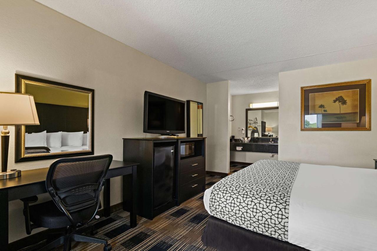 King Room with Spa Bath - Non-Smoking at Best Western Windsor Suites
