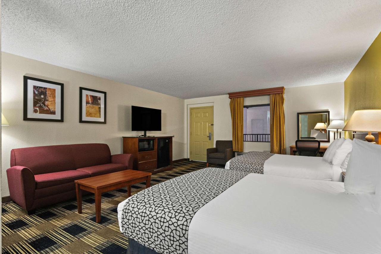 Large Queen Room with Two Queen Beds - Non-Smoking at Best Western Windsor Suites