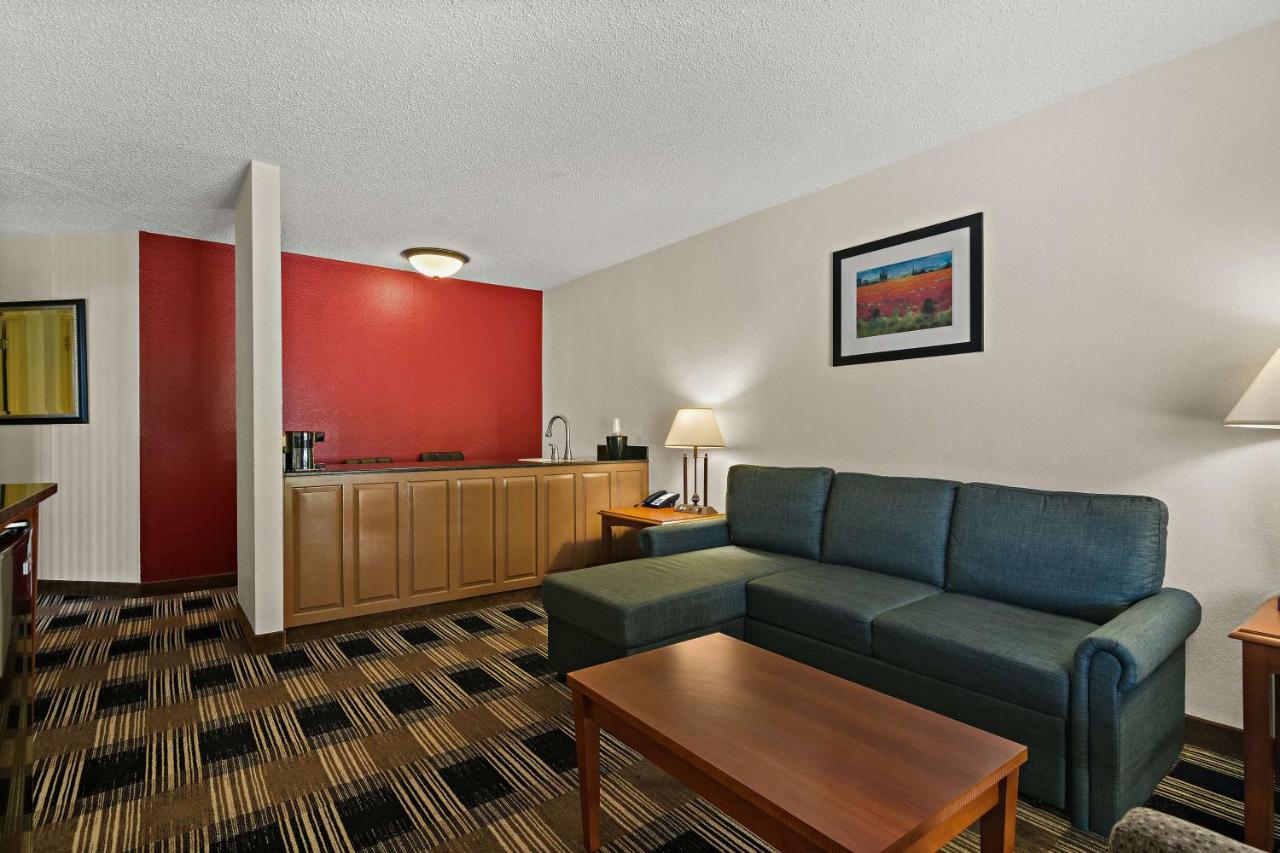 King Suite with Spa Bath at Best Western Windsor Suites