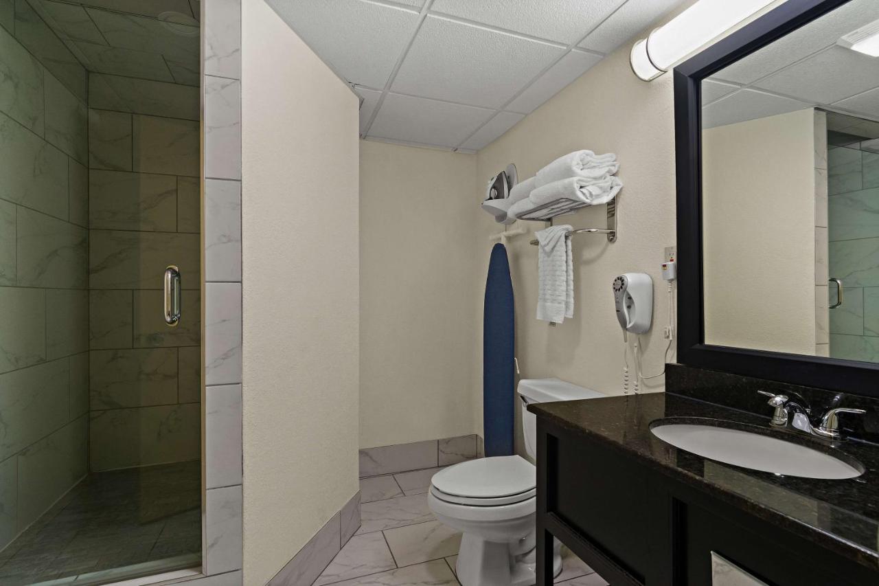 King Suite – Non-Smoking at Best Western Windsor Suites