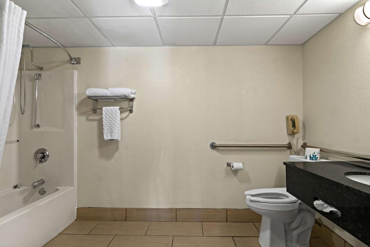 King Room with Bath Tub - Disability Access/Non-Smoking at Best Western Windsor Suites