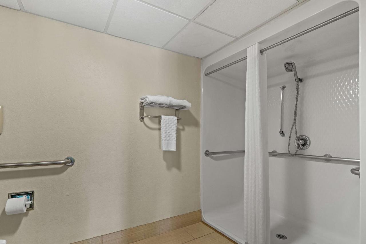 King Room with Walk-In Shower - Disability Access/Non-Smoking at Best Western Windsor Suites