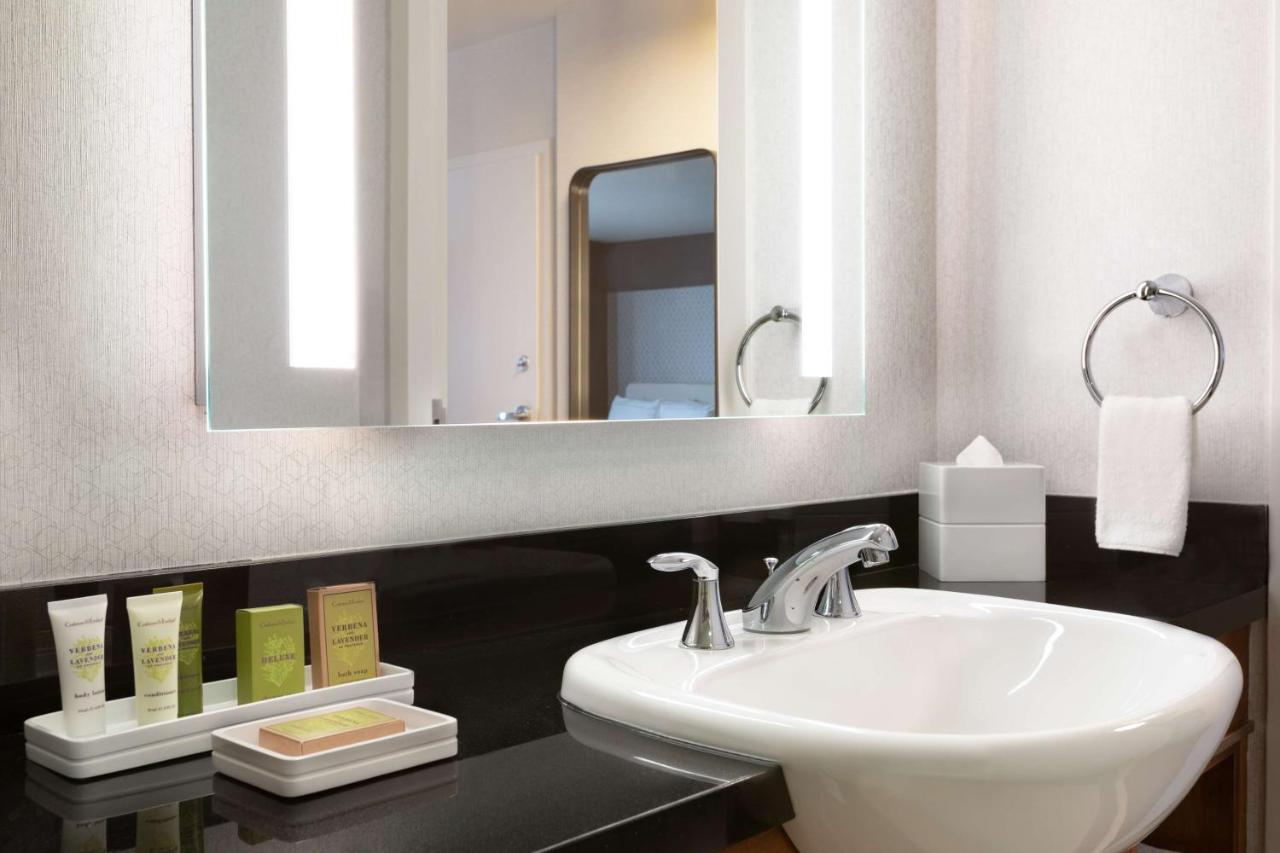 | Hilton Baltimore BWI Airport