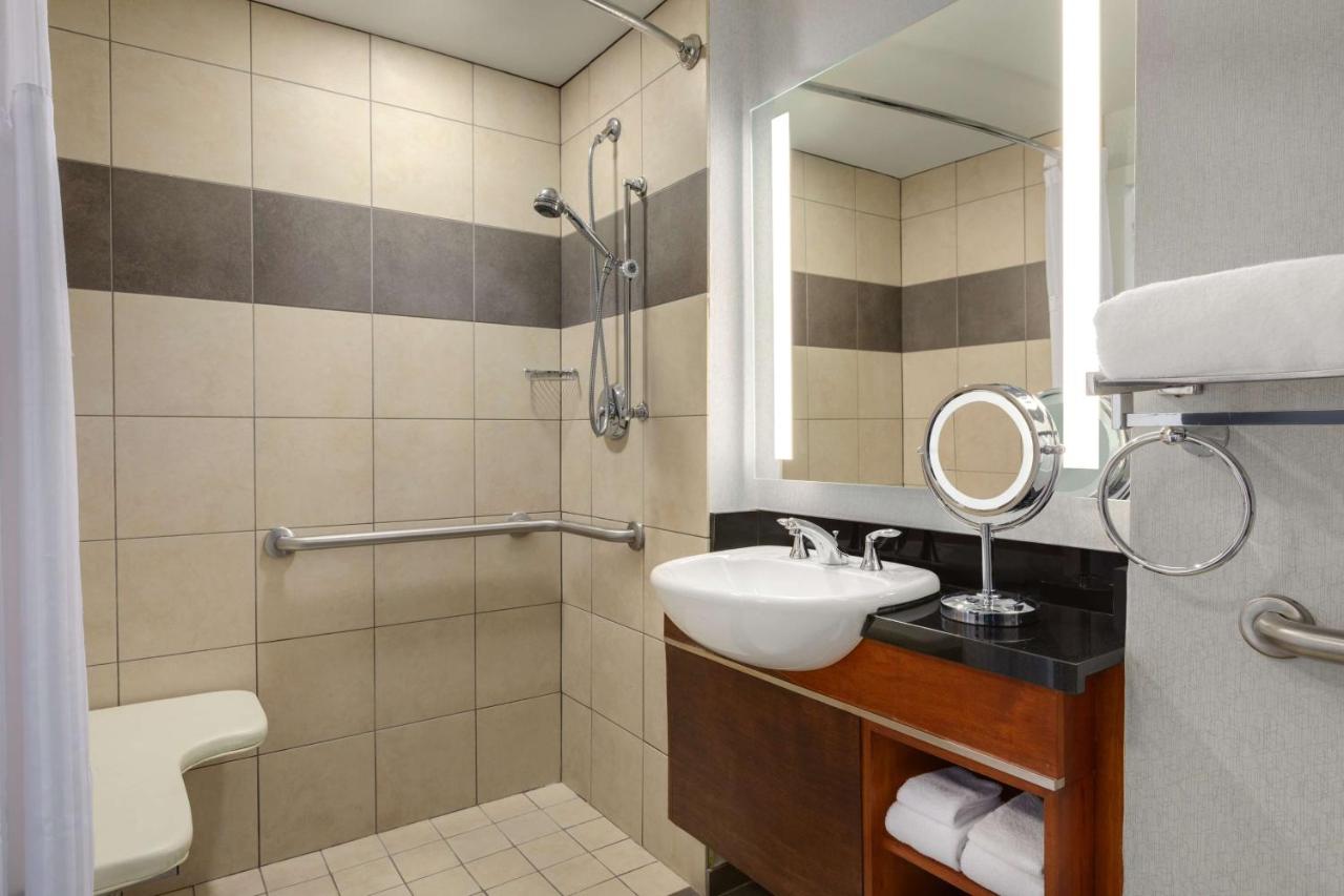 | Hilton Baltimore BWI Airport