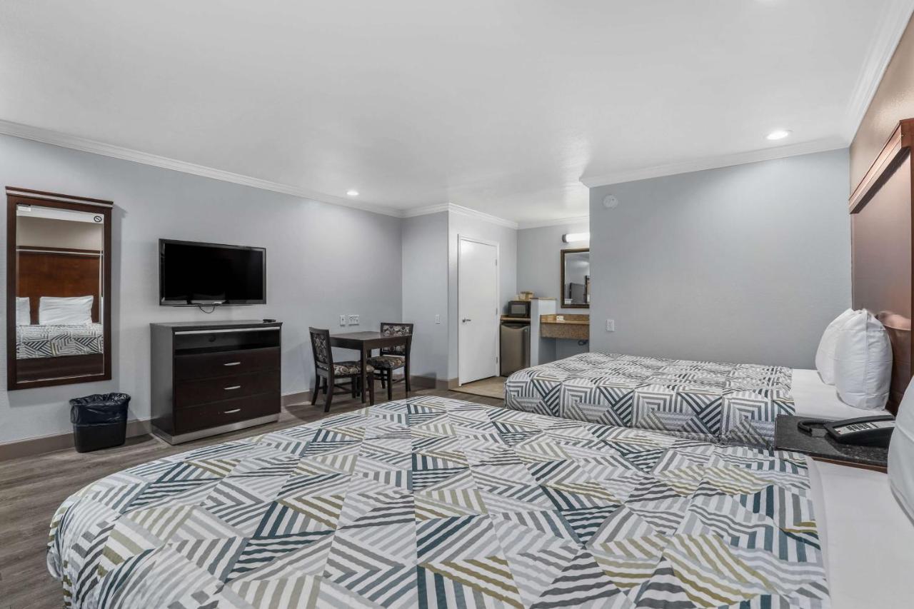 Deluxe Quadruple Room - Non-Smoking at Motel 6 Carlsbad, CA - North Near Legoland