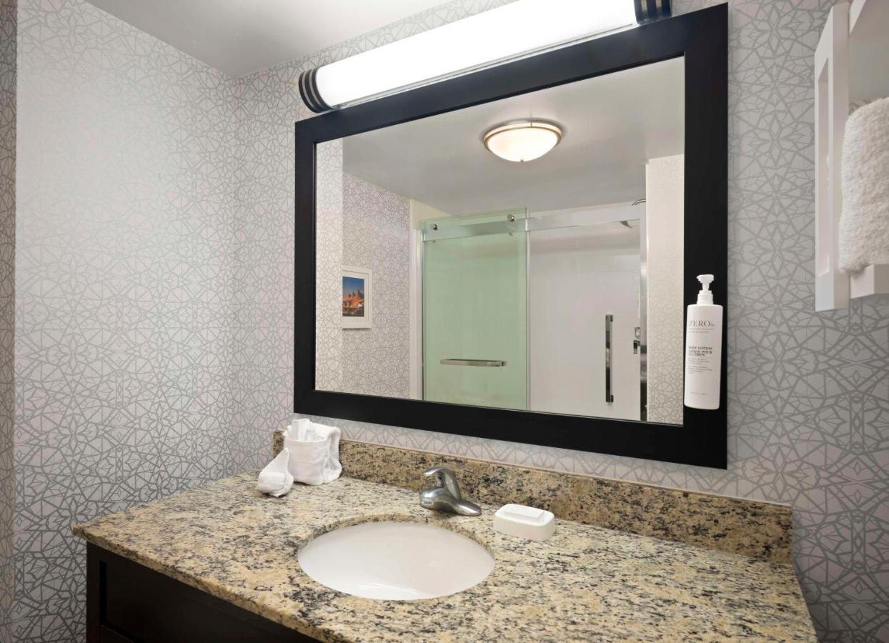 King Room with Sofa Bed - Hearing Accessible - Non-Smoking at Hampton Inn & Suites Arundel Mills/Baltimore
