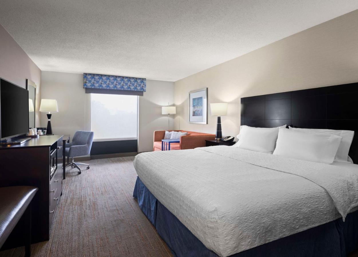 King Room with Sofa Bed - Hearing Accessible - Non-Smoking at Hampton Inn & Suites Arundel Mills/Baltimore