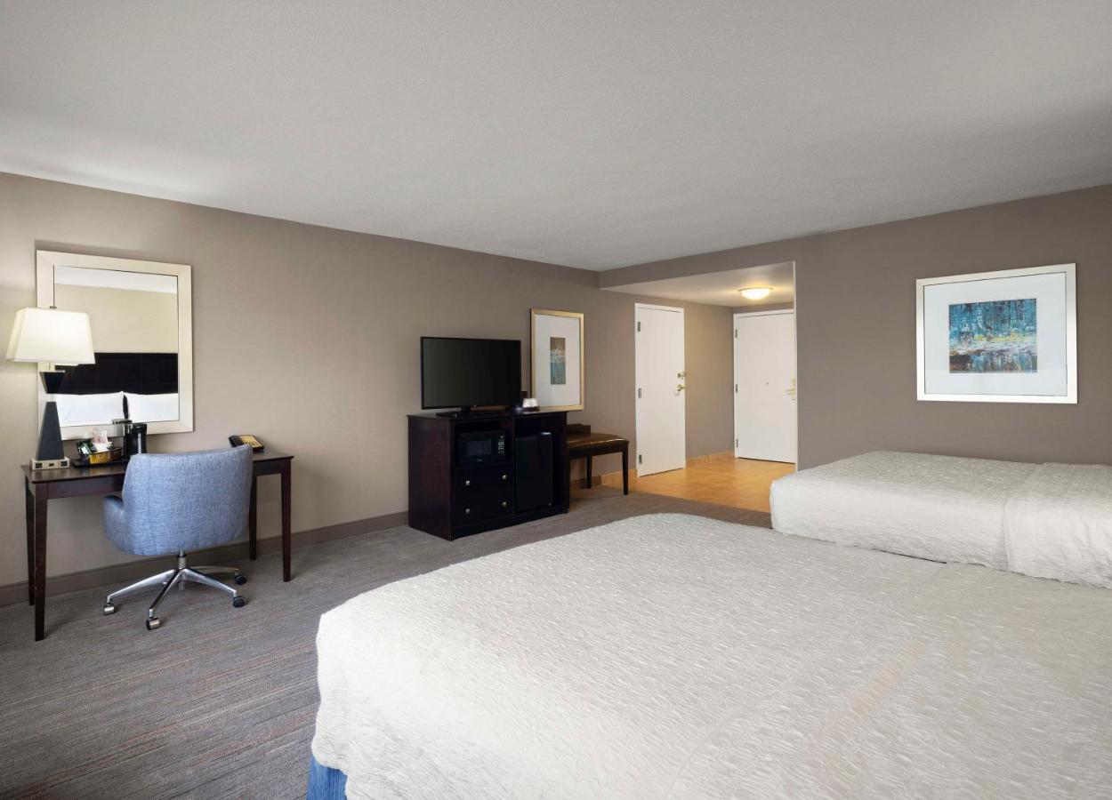 Queen Room - Disability Access/ Hearing Accessible with Tub - Non-Smoking at Hampton Inn & Suites Arundel Mills/Baltimore