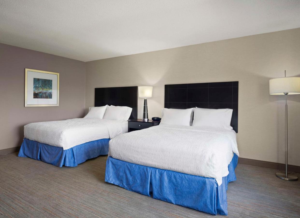 Queen Room - Disability Access/ Hearing Accessible with Tub - Non-Smoking at Hampton Inn & Suites Arundel Mills/Baltimore
