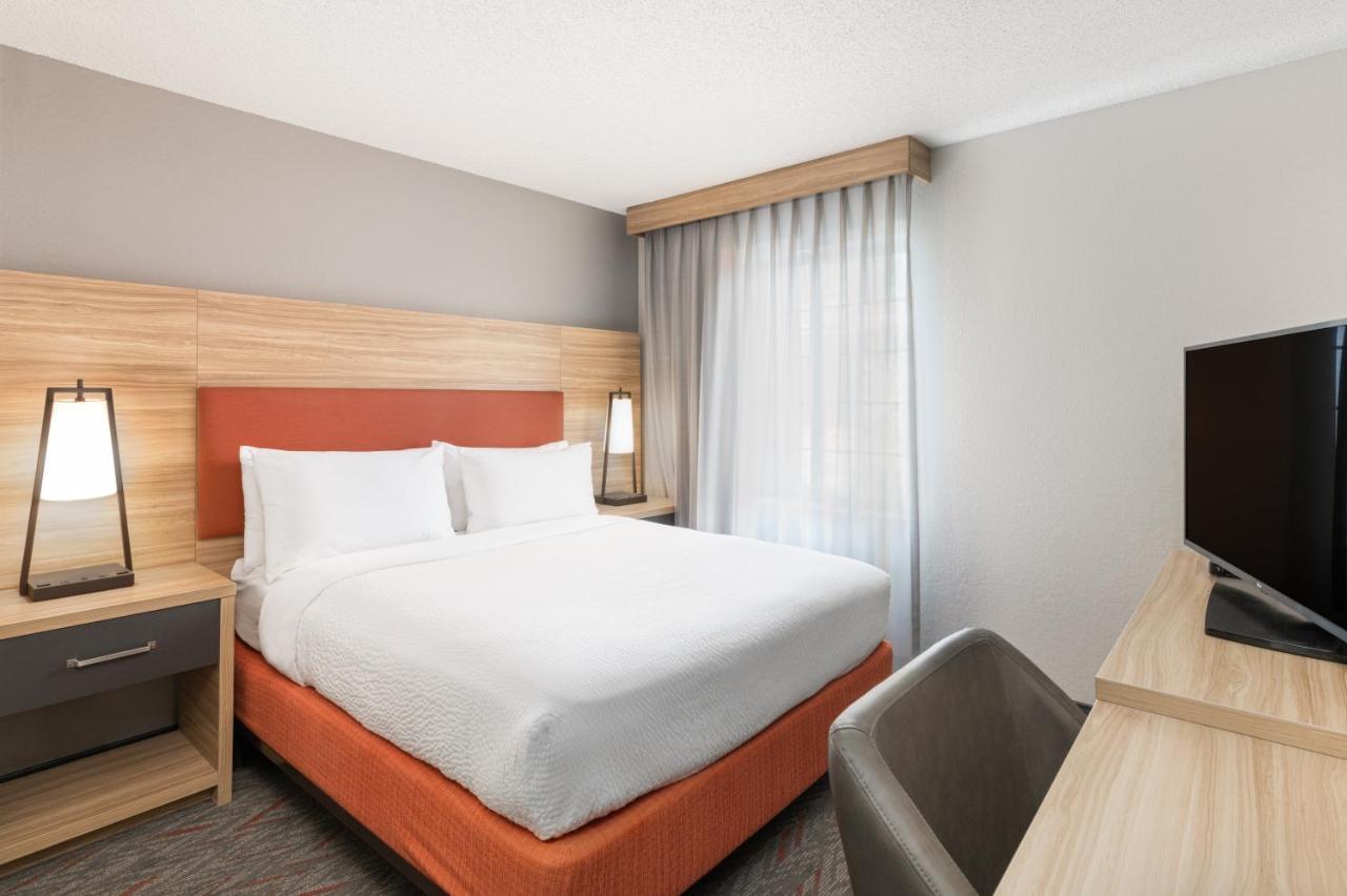 Queen Room - Mobility Access Tub/Non-Smoking at Candlewood Suites Eagan Arpt South - Mall Area by IHG
